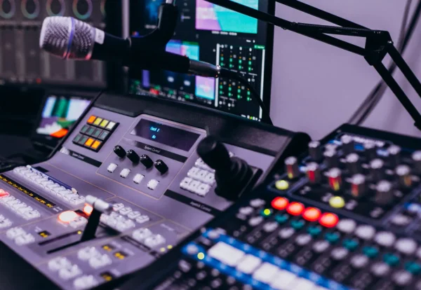 equipment-empty-musical-recording-room